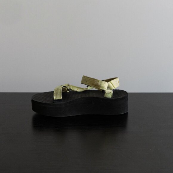 Teva Platform Sandals – Mint Green with Daisy Detail | Women’s Size 8 - Picture 6 of 7